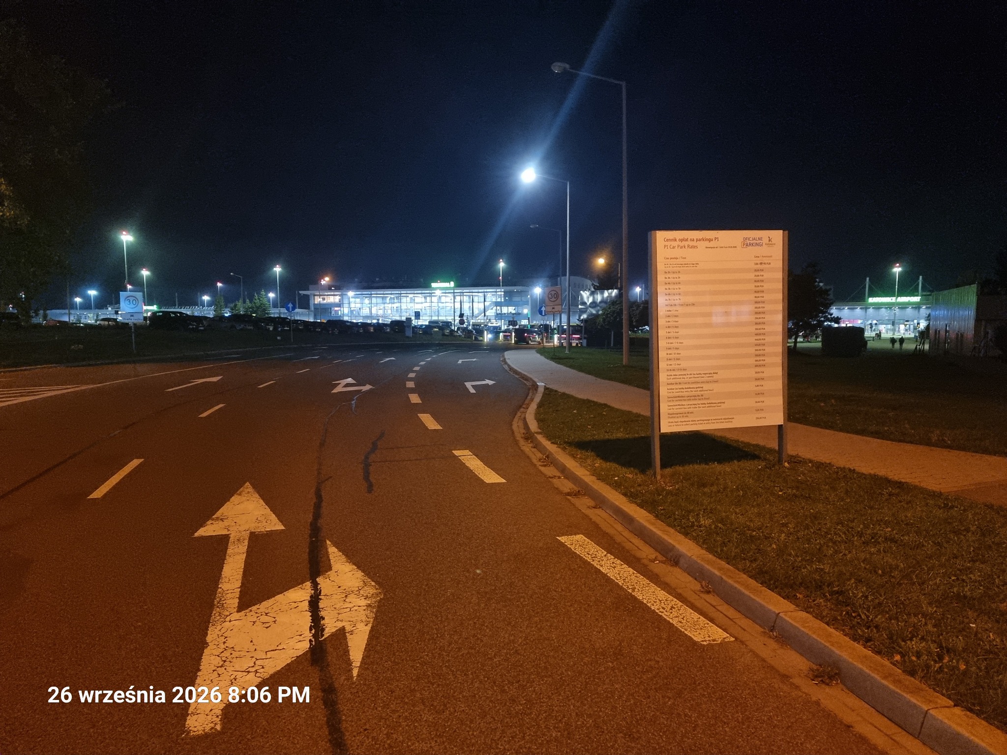 Dojazd do strefy terminalowej lotniska Katowice-Pyrzowice po zmroku